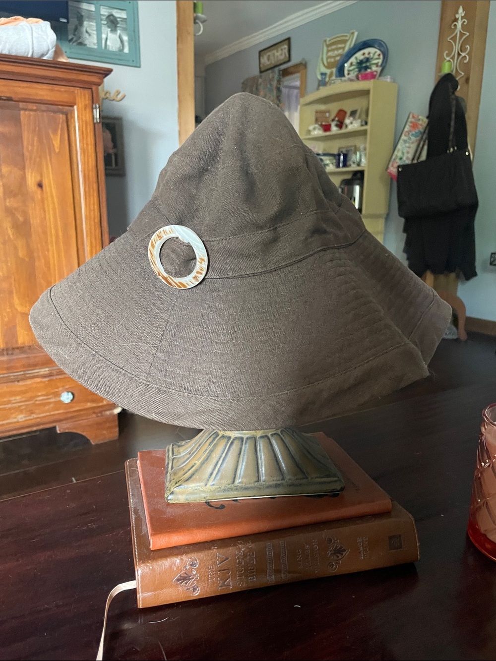 Brown Wide-Brim Sun Hat with Decorative Ring